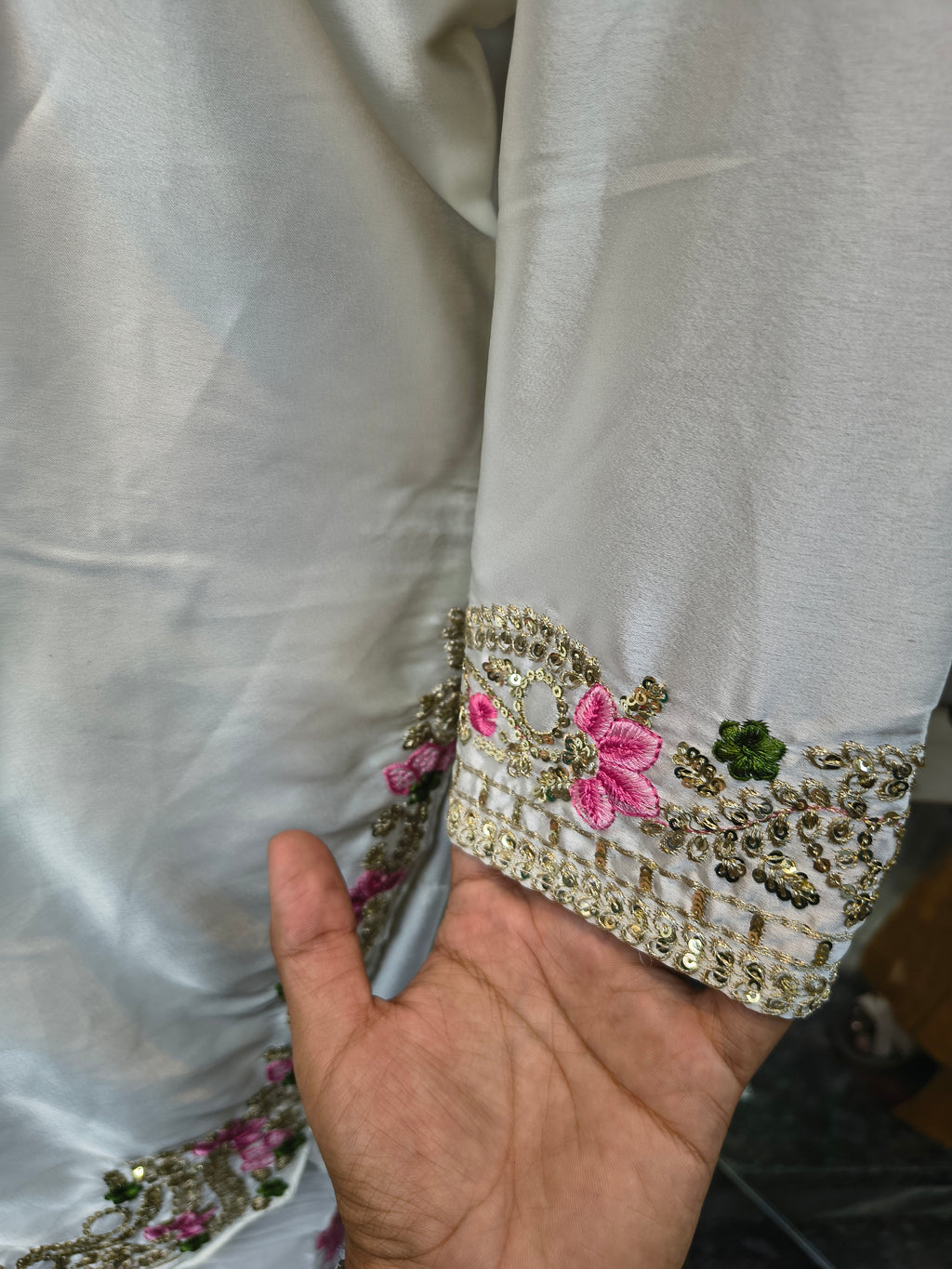 Viral Farshi  Suit (Floral Embroidery)