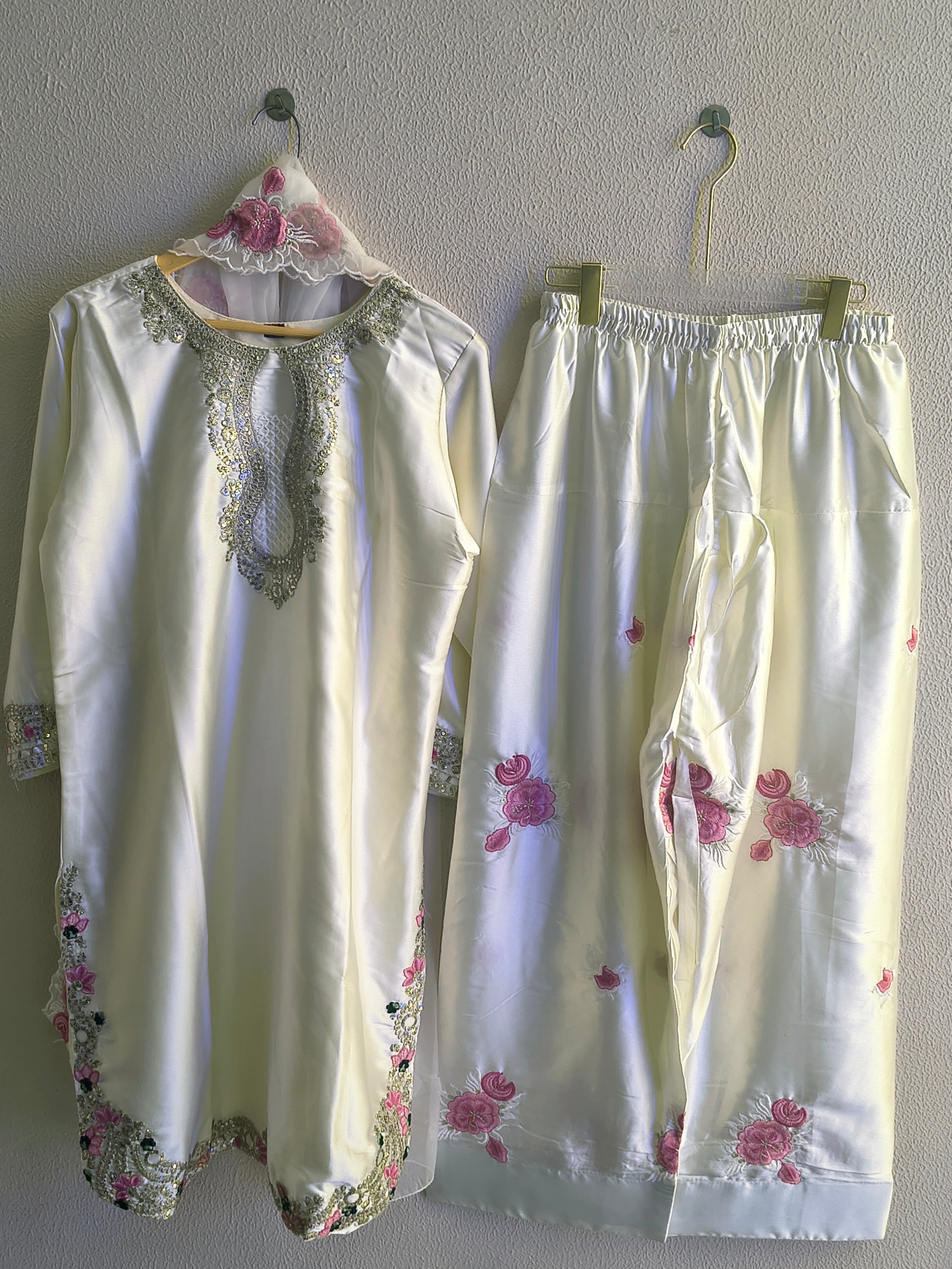 Viral Farshi  Suit (Floral Embroidery)