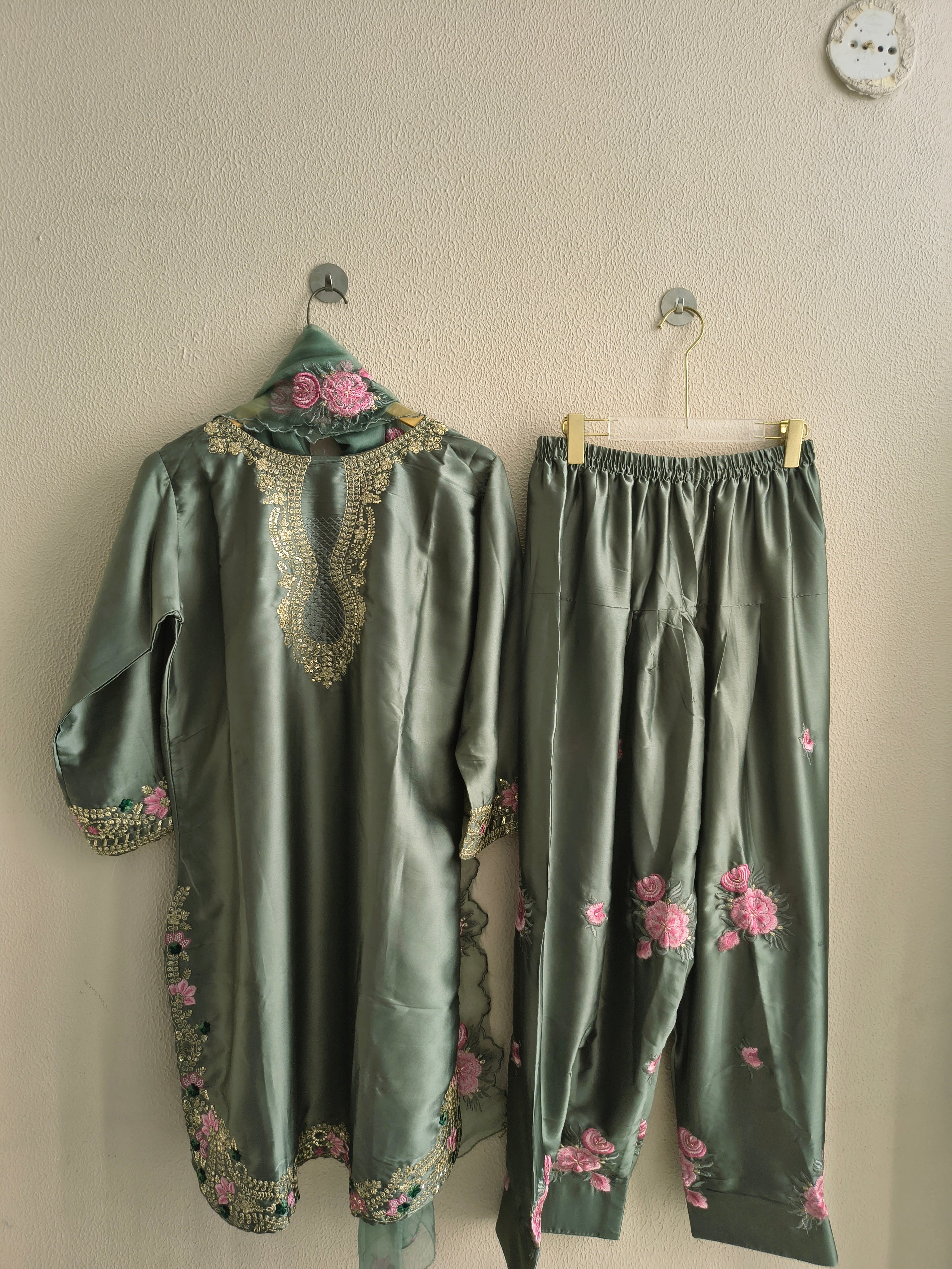 Viral farshi Grey Suit (Floral embroidery)